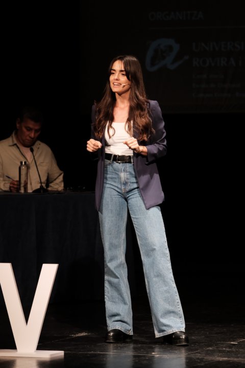 Marta Queralt reflexiona sobre l’aprenentatge digital en el concurs “Vols saber què investigo?”.