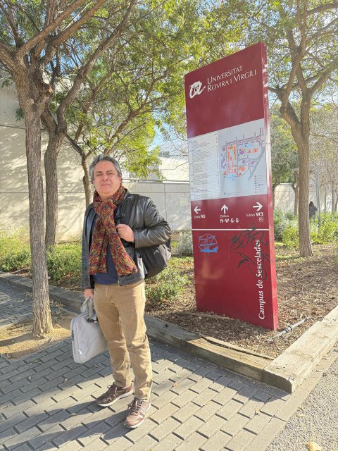 Fabián González Araya, estudiant del doctorat de Tecnologia Educativa, està realitzant una estada acadèmica a la Universitat Rovira i Virgili.