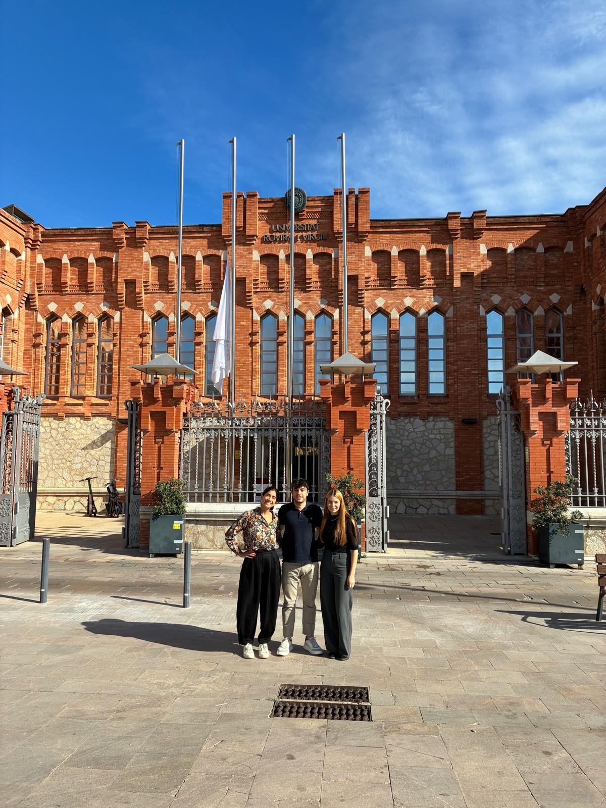 Oriol Nadal, Anna Borrull i Sílvia Carvajal s’incorporen com a professorat lector a la Universitat Rovira i Virgili.