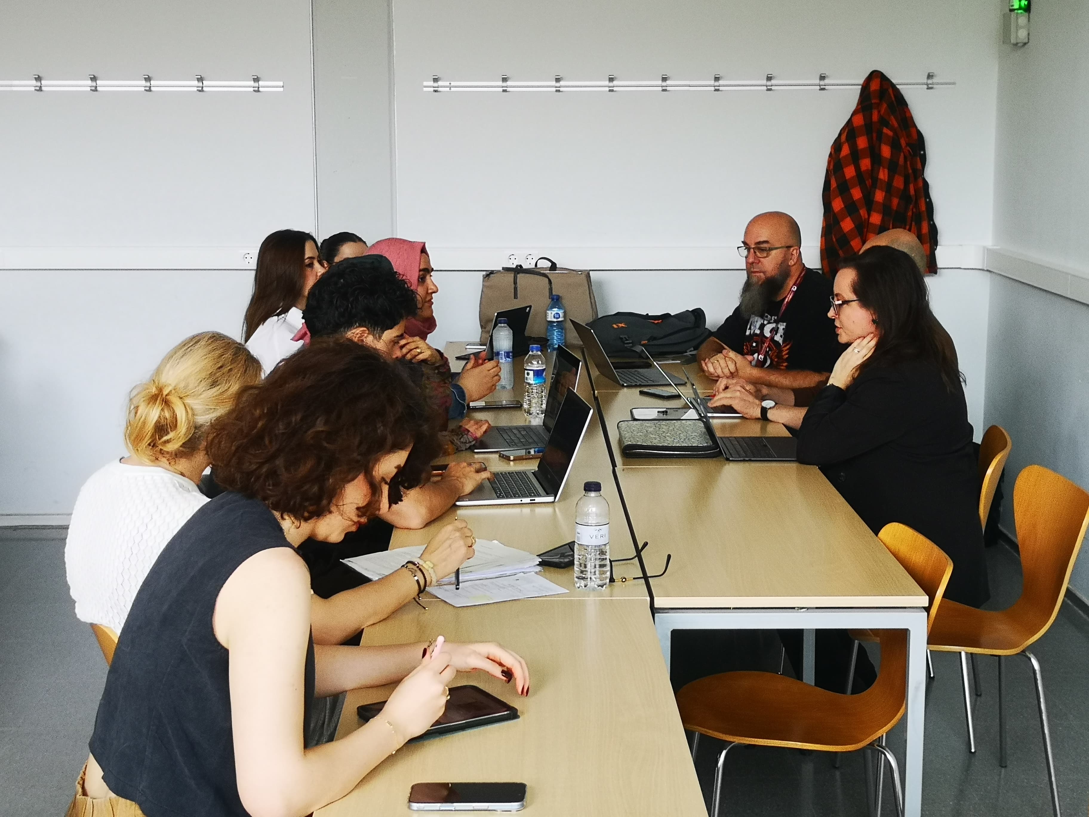 Membres del grup de recerca ARGET durant una reunió